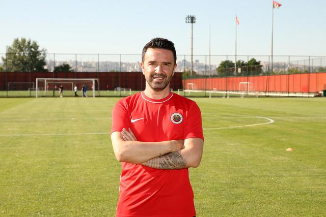 Gökhan Gönül, Kariyerine Başladığı Yere Döndü: Yeni Görevi ve Transfer Detayları