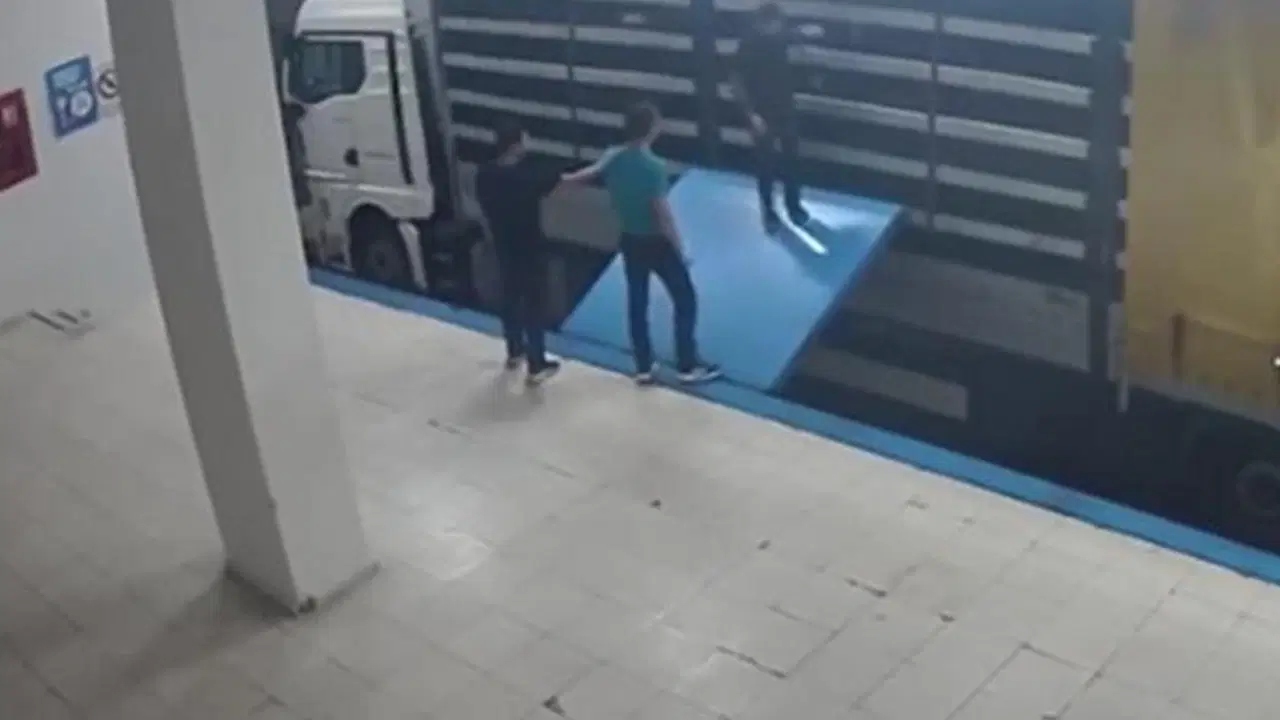 İstanbul'da Suç Örgütü Şüphelisi Yurt Dışına Kaçmaya Çalışırken Yakalandı