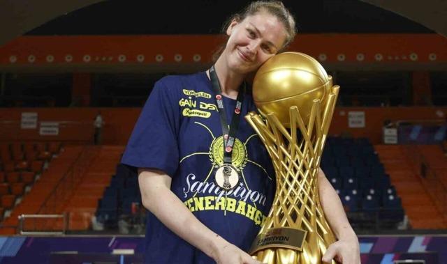 Fenerbahçe Kadın Basketbol Takımı, Emma Meesseman ile 1 Yıllık Anlaşmayı Yeniledi