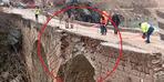 Diyarbakır'da inanılmaz kaza!  Tarihi Osmanlı köprüsü dinamit patlaması sonucu hasar gördü