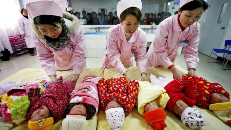 Çin, düşen doğum oranlarını artırmak için yeni adımlar atacak