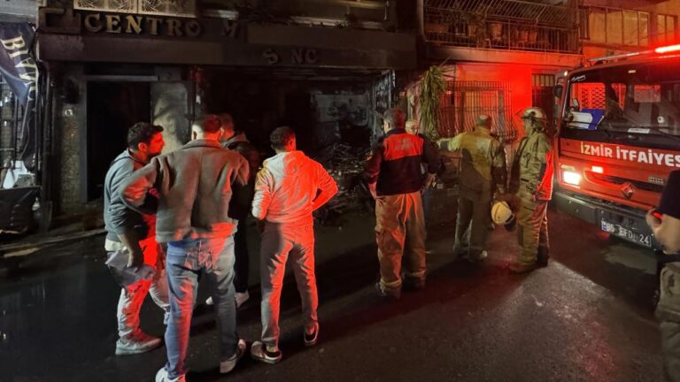 İzmir'de mühürlenen otelde yangın – Son Dakika Haberi