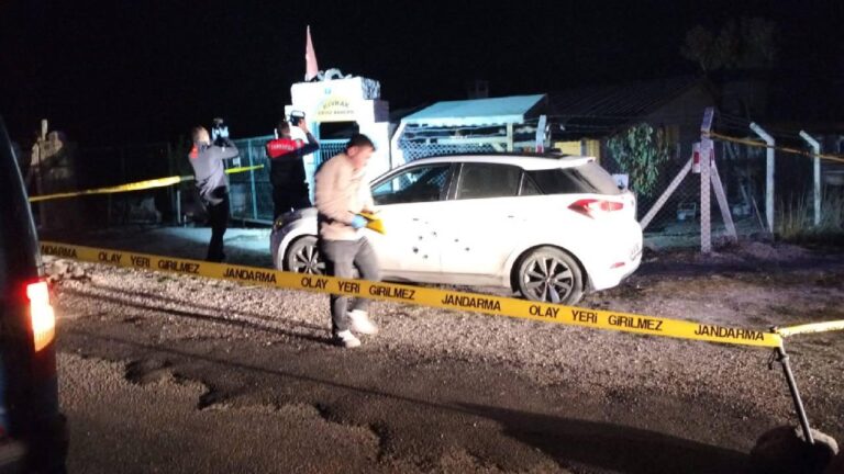 Bolu'da araca ateş eden şüphelilerin yakalanması için soruşturma başlatıldı.
