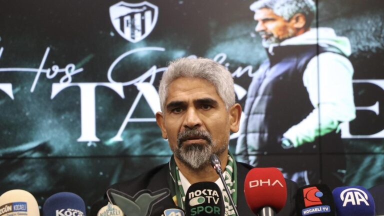 Kocaelispor'a imza atan İsmet Taşdemir: Herkesin hayalini kurduğu şeyi yaşamak için buradayız