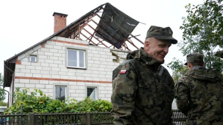 Polonya, NATO hava sahasında jetlerinin düşürülmesi halinde Rusya’yı ‘sızlanmaması’ konusunda uyardı