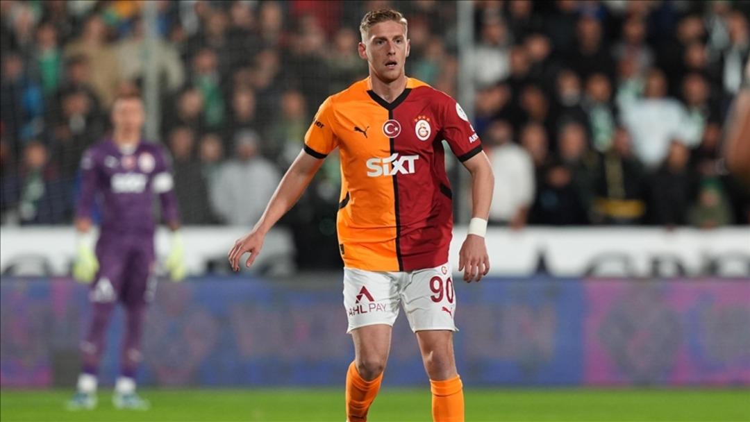 Galatasaray aynı zamanda transferin son gününün veda günü! 3 oyuncu ile yolların ayrılması gündemde ... 3