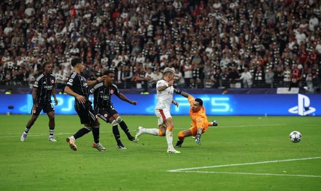 Galatasaray Şampiyonlar Ligi ilk maçlarında Frankfurt'ta 5-1 yenilgiydi! Almanya'da bir kabus gibi ... 6