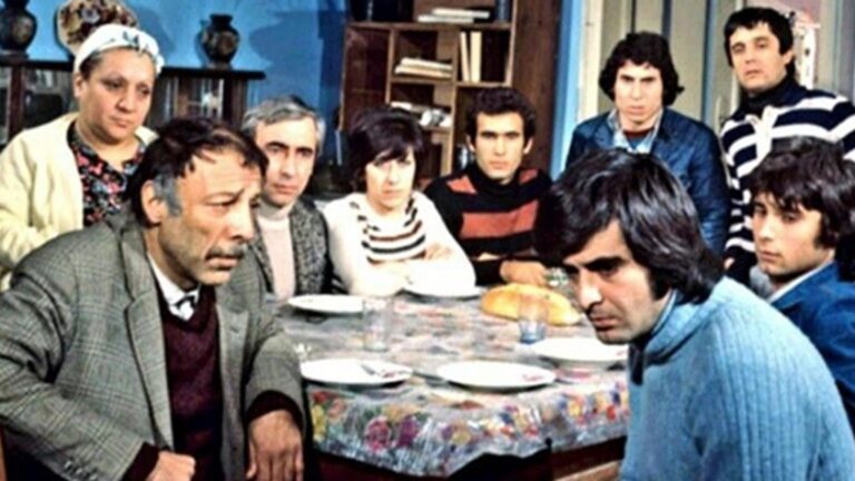 Heyecanlandıran haber: Bizim Aile dizi oluyor